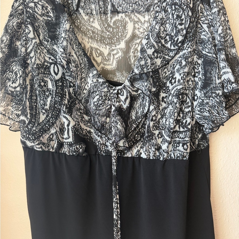 AGB Black and White Paisley Ruffle-Trim Blouse